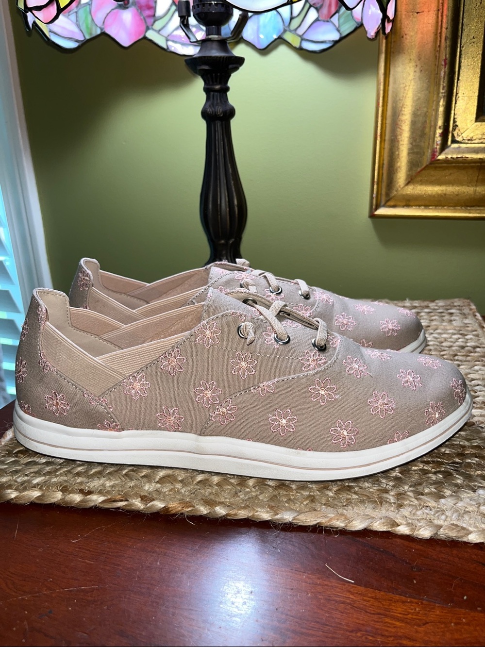 NEW Clarks DUSTY ROSE Ebroidered flowers Canvas Cloud Steppers sz 11-